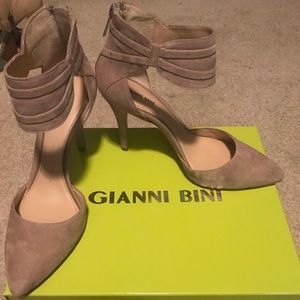 Brand new Gianni Bini heels size 10